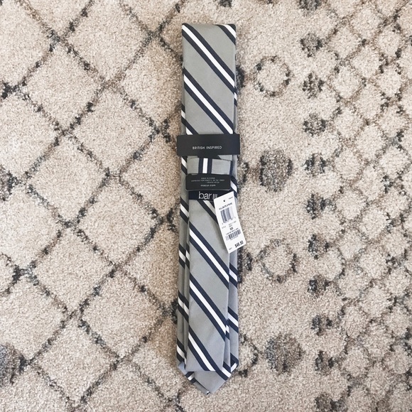 3 for $30 Bar III NWT Gray & White Carnaby Collection Tie - Picture 3 of 3